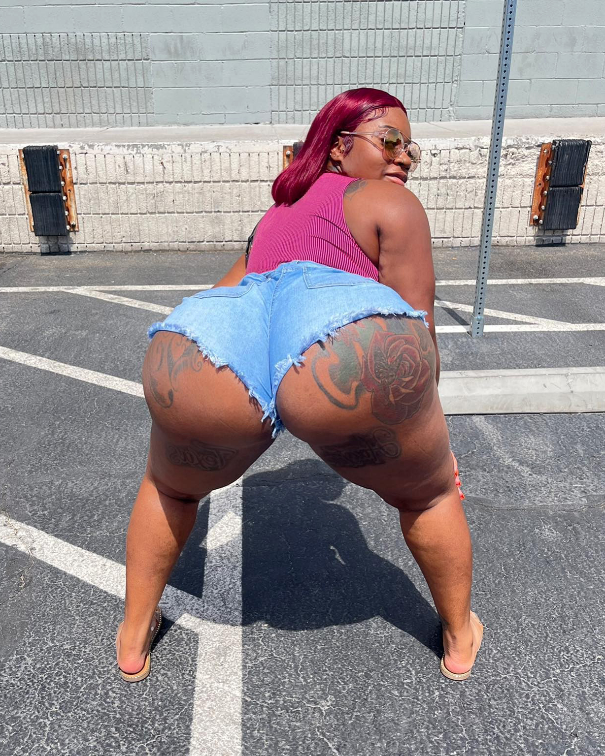 ebony ass close to jeans porn pic