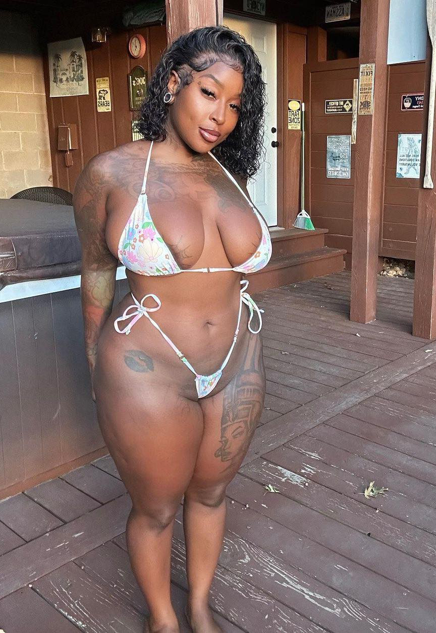 naked pics of sexy busty ebony bikini