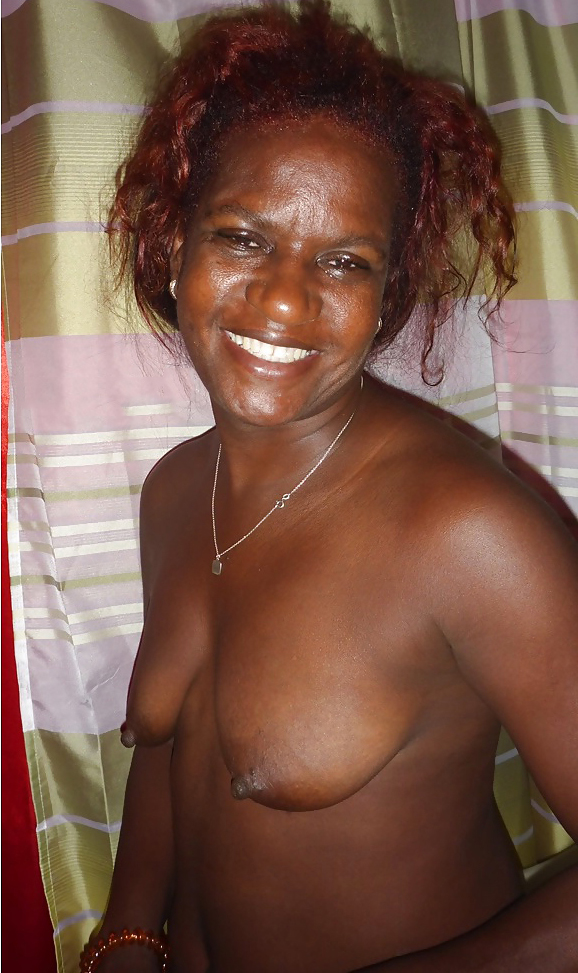 black african milf shows her nice tits