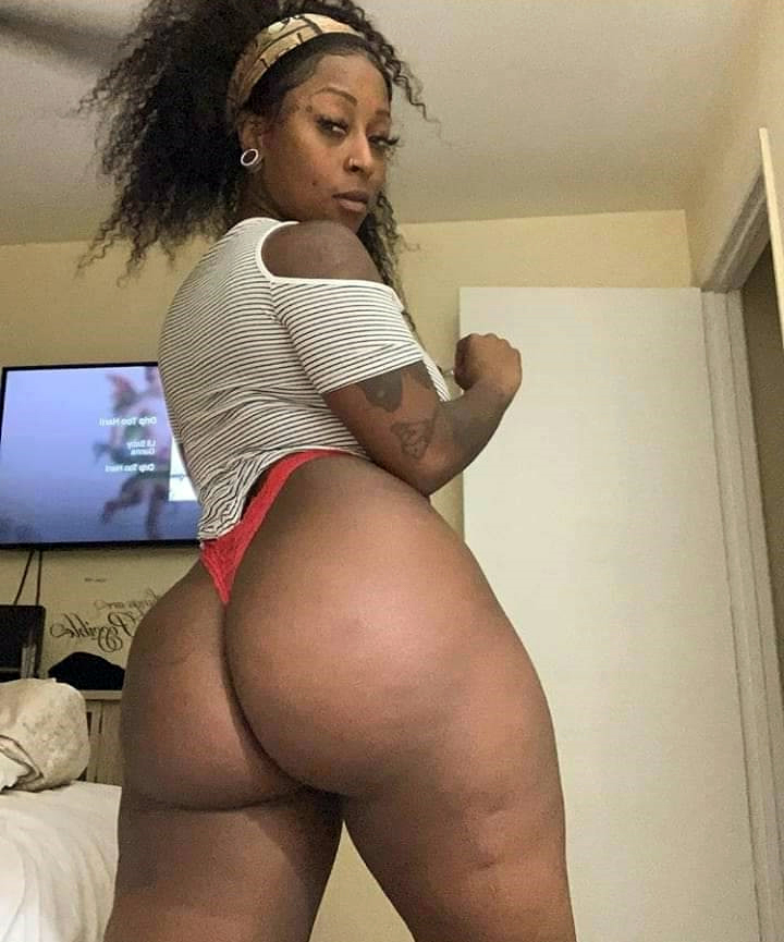 naked african girl upon yummy pussy