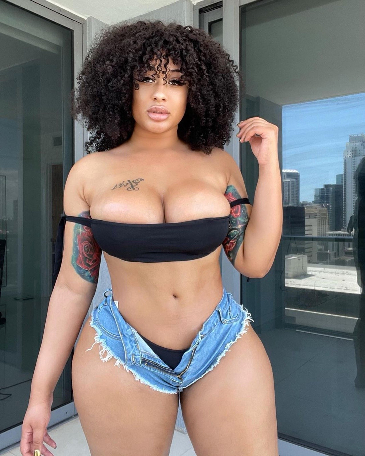 X-rated pics of ebon woman in jeans