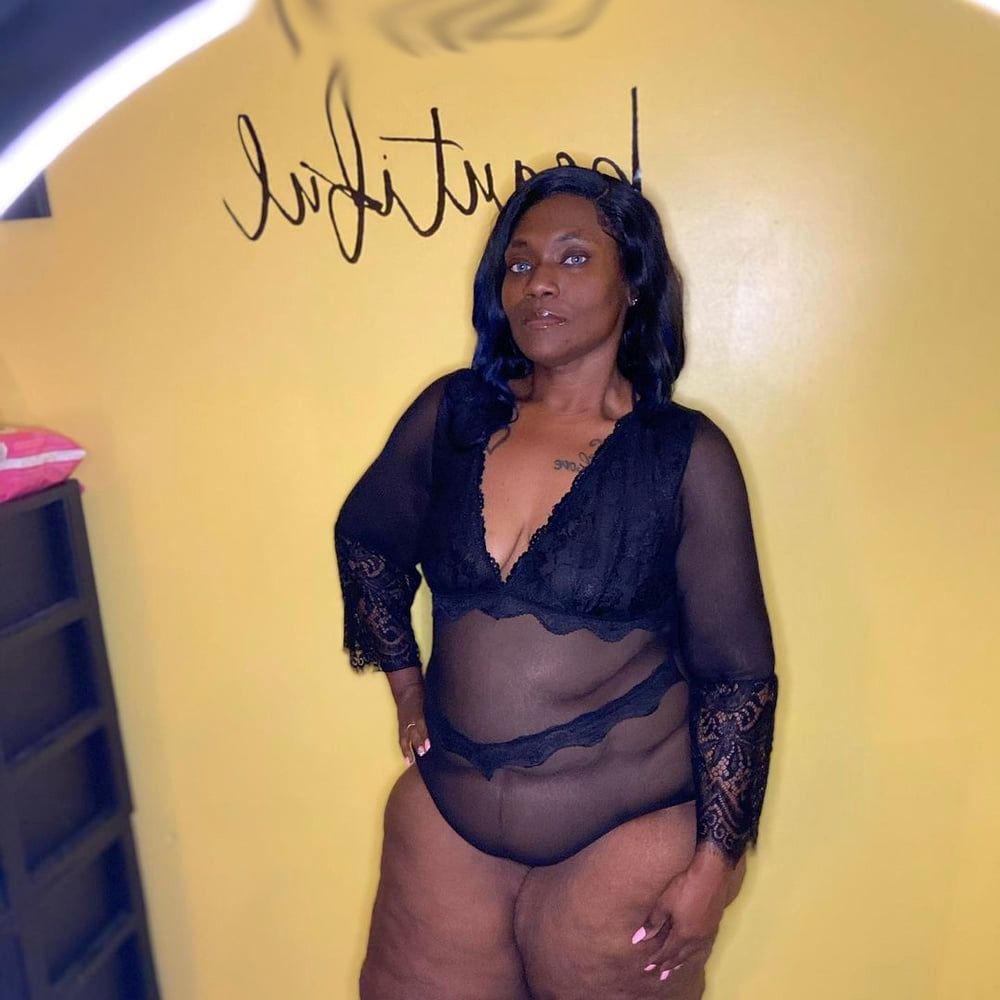 busty black moms seduction